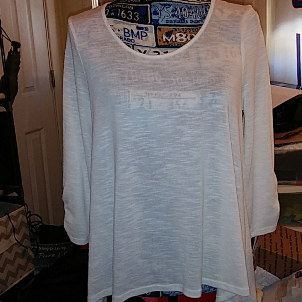 White blouse - Picture 3 of 3